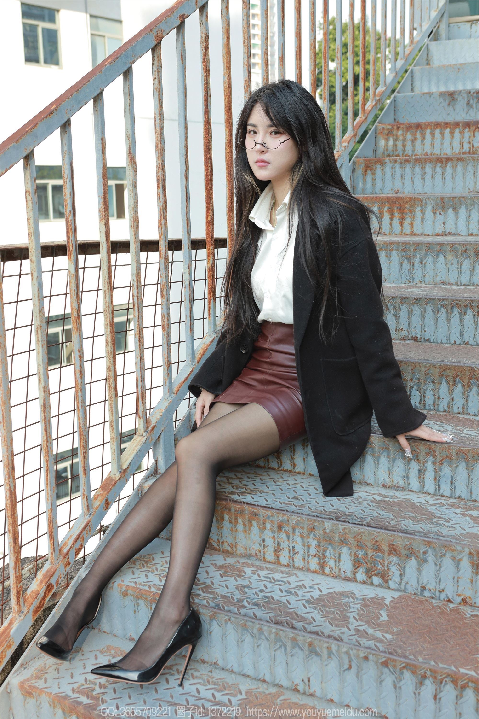 IESS异思趣向  2024.12.22 丝享家 1930 小宝《眼镜美女》